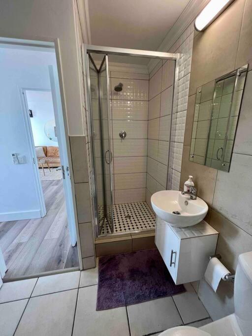 Modern, Trendy And Comfortable 2 Bedroom Apartment In Kapstaden Eksteriør billede