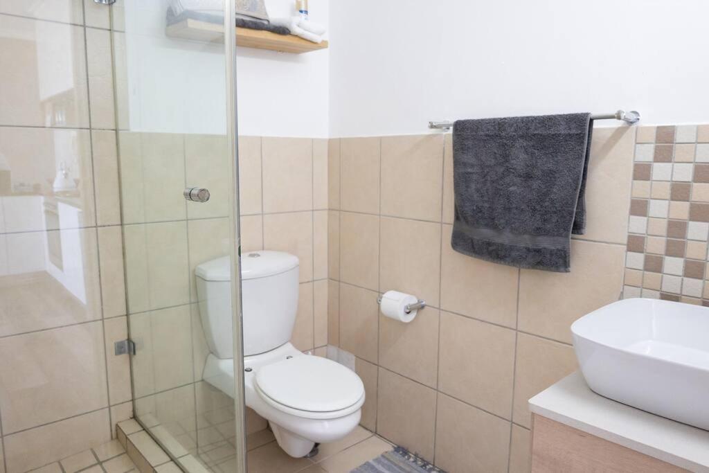 Modern, Trendy And Comfortable 2 Bedroom Apartment In Kapstaden Eksteriør billede
